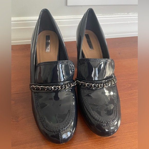 Dark Blue Shiny Loren Tahari Loafer Chunky Heels Size 10M - Picture 2 of 11